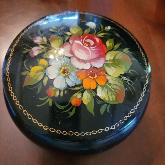 Unbranded Other - Round 5” USSR Black Laquer Trinket Flowers Red Lined Pedestal Unsigned